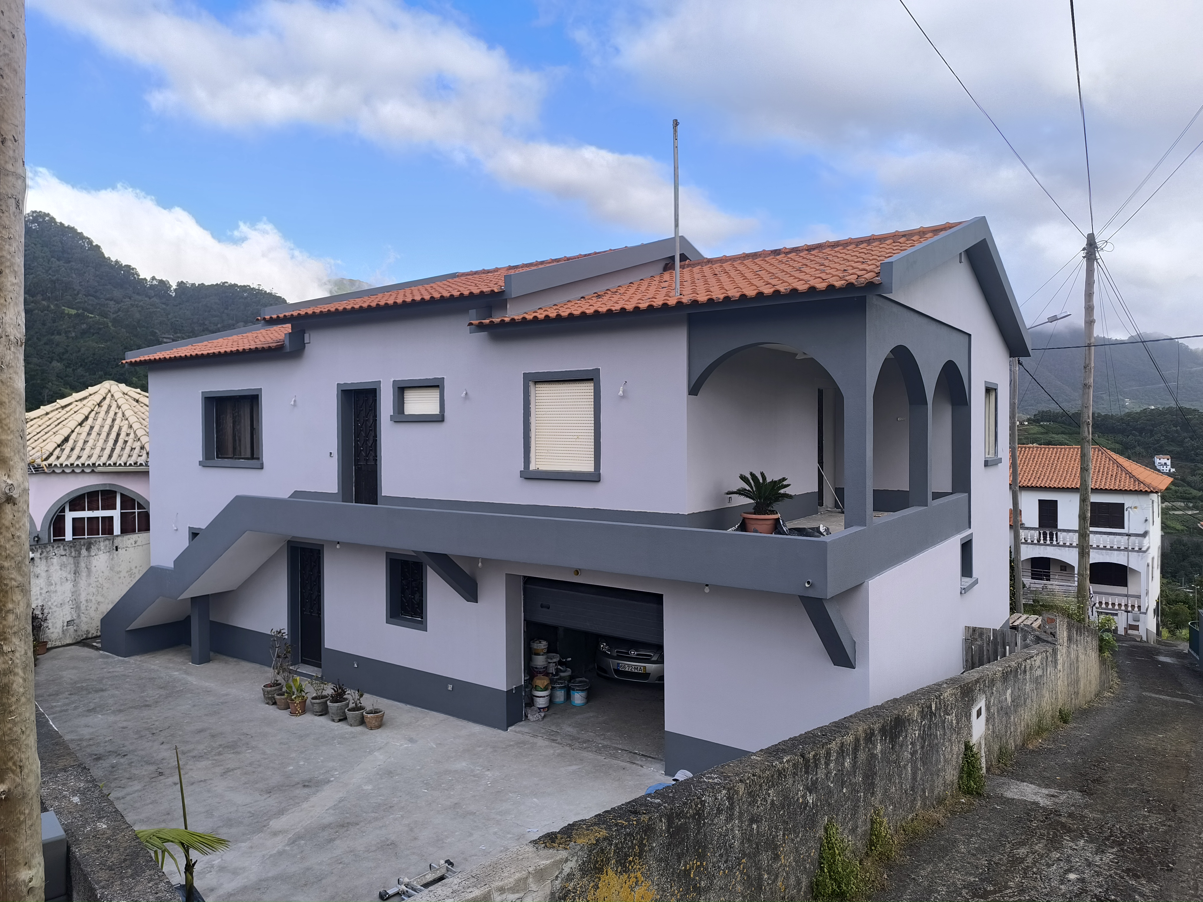 Detalhe do revestimento térmico e pintura acrílica bicolor